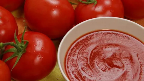 تصویر 4 از رب گوجه فرنگی روژین با بافت یکدست و طعم طبیعی برای مصرف روزانه